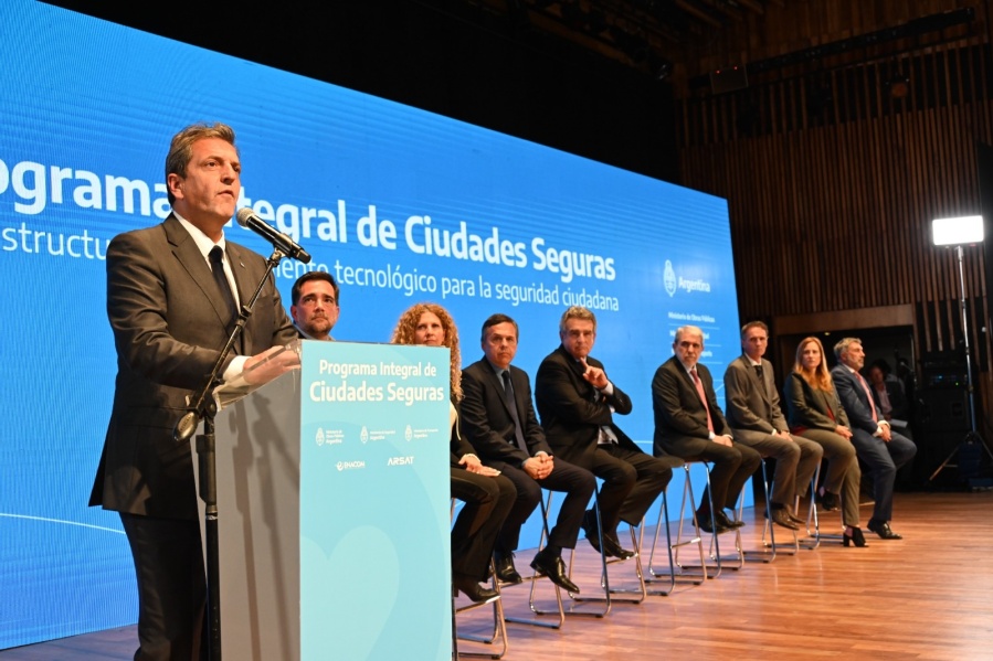 Massa presentó el programa para crear Centros Inteligentes de Monitoreo en las ciudades más calientes del país