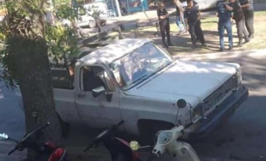 Atropelló a un nene en su camioneta, lo llevó al hospital y se escapó corriendo en La Plata