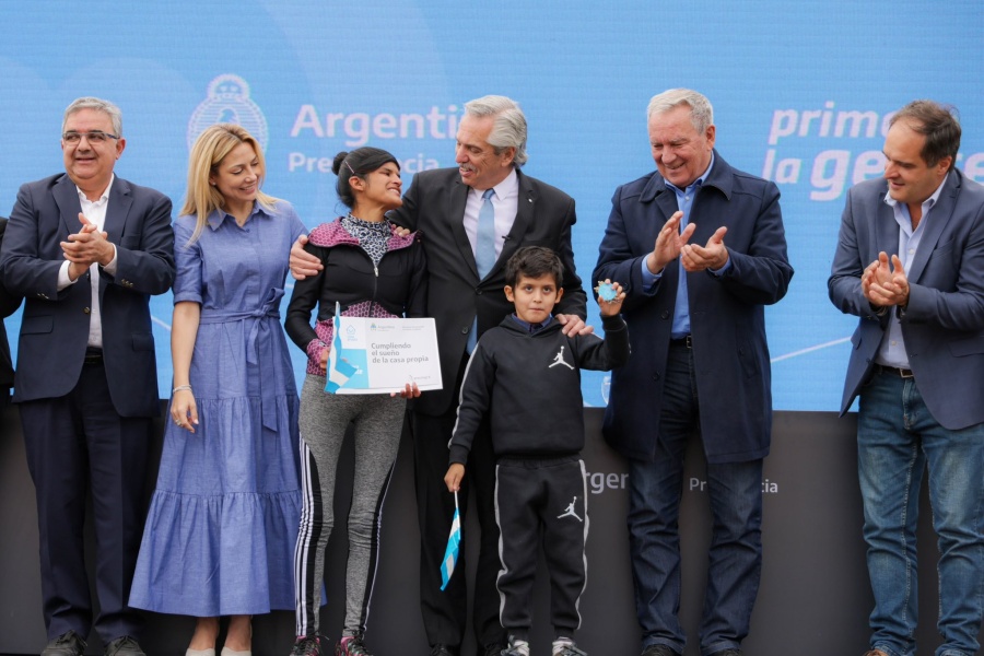 Alberto Fernández: “Hemos construido 104 mil viviendas y tenemos 140 mil más en construcción”