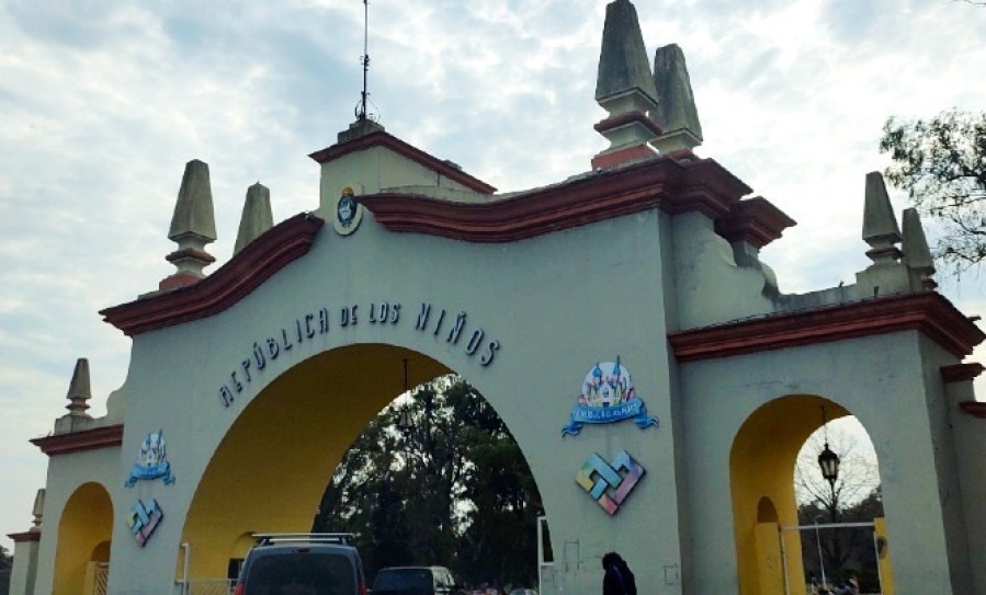 Una mujer fue asaltada en su casa de Gonnet, y encontraron al ladrón en la República de los Niños