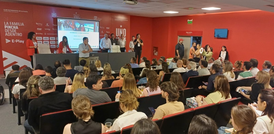 Fin de la novela: Estudiantes organizó una actividad cultural, los hinchas explotaron y el club tomó una decisión  