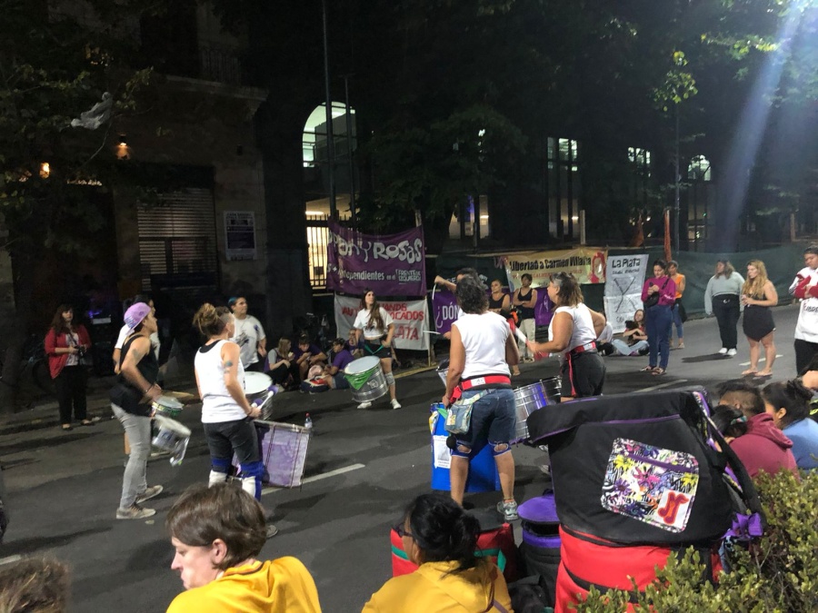 Familiares y organizaciones acamparon en 7 y 45 por el pleno funcionamiento de la ”Casa Sandra”