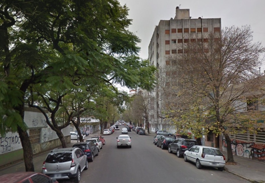 Vecinos exigen que coloquen más luminarias en el centro de La Plata porque “es una boca de lobo”