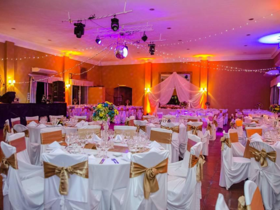 Una egresada recibió un seductor premio de sus compañeros por ”sus lesiones” y su fanatismo por Gimnasia: ”La Miss tripera”