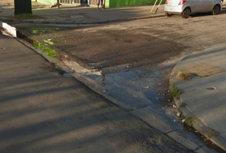 En 135 se quejan por una pérdida de agua que está “hace más de un año”