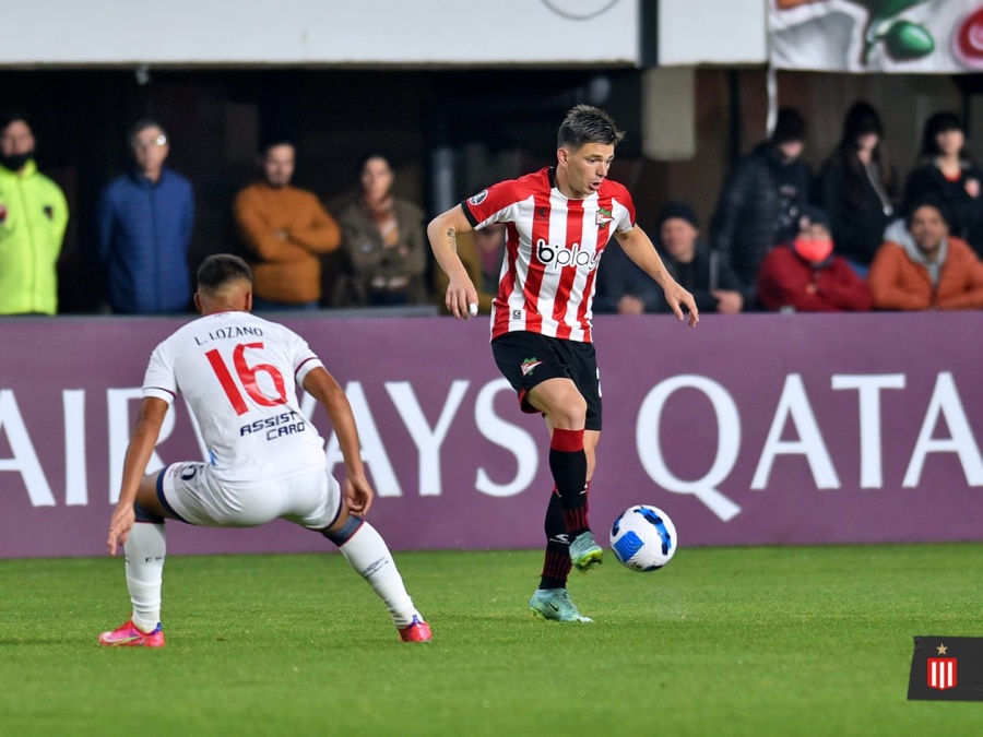 Estudiantes derrotó a Nacional y quedó a un paso de avanzar a octavos