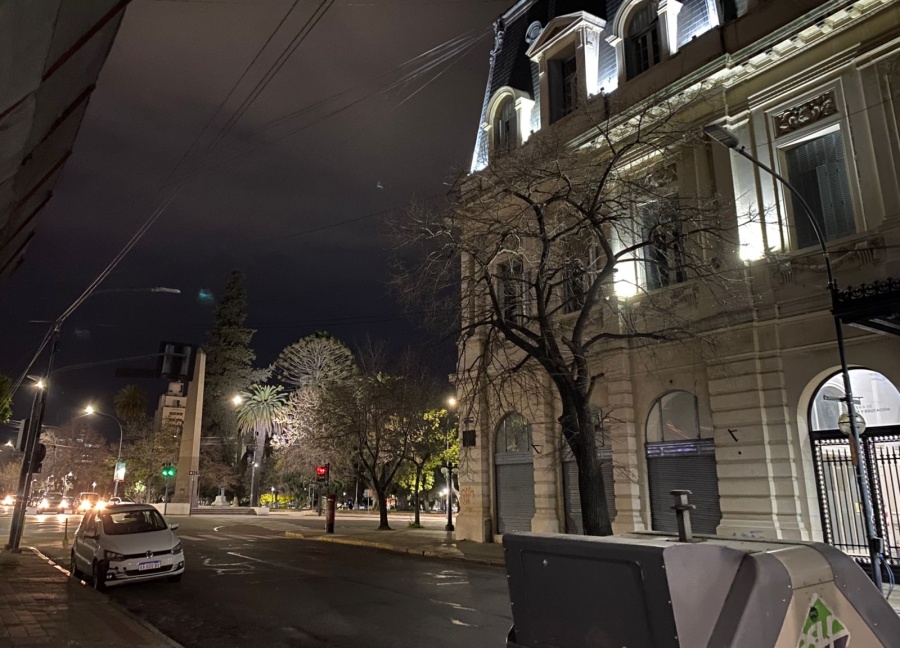 En 6 y 49, los frentistas señalaron que las luminarias no funcionan