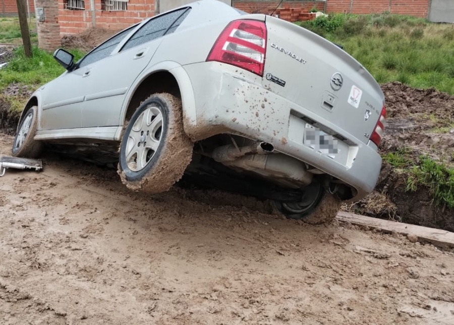 Vecinos de los barrios Del Sol y El Alba exigen obras de zanjeo y asfalto
