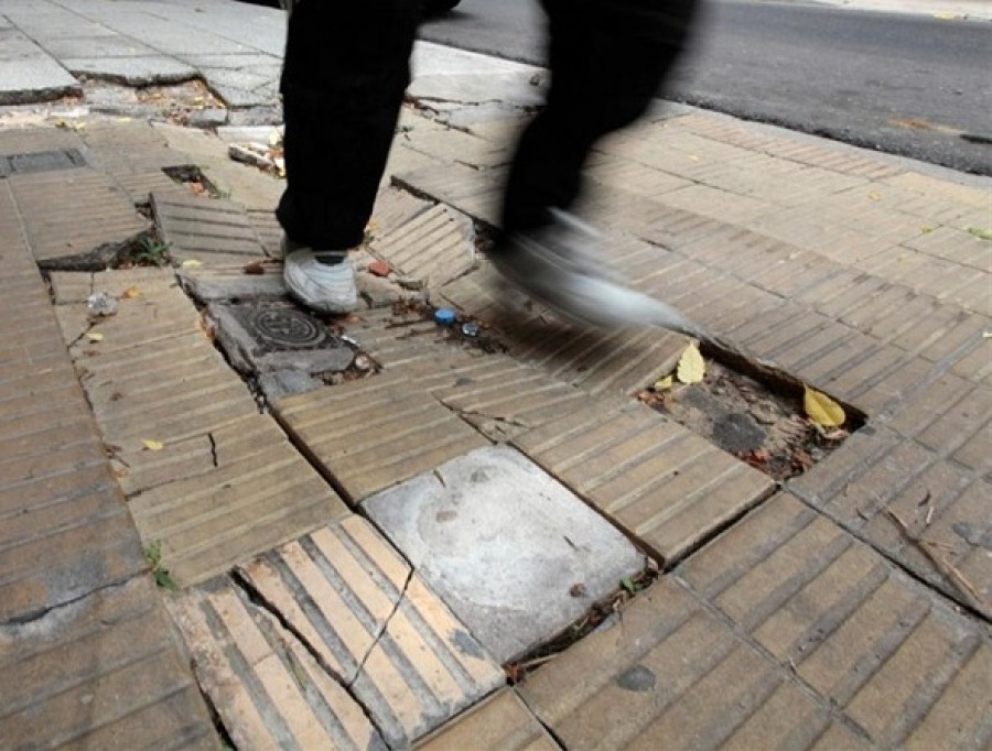 Caminaba por la ciudad, pisó “en falso” y un número mágico le alegró la vida a muchos platenses: “Está todo calculado”