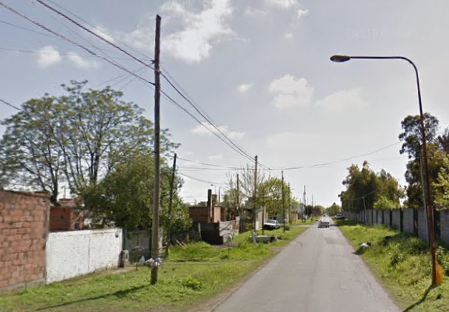 Vecinos de 62 y 148 exigen más luminarias en el barrio