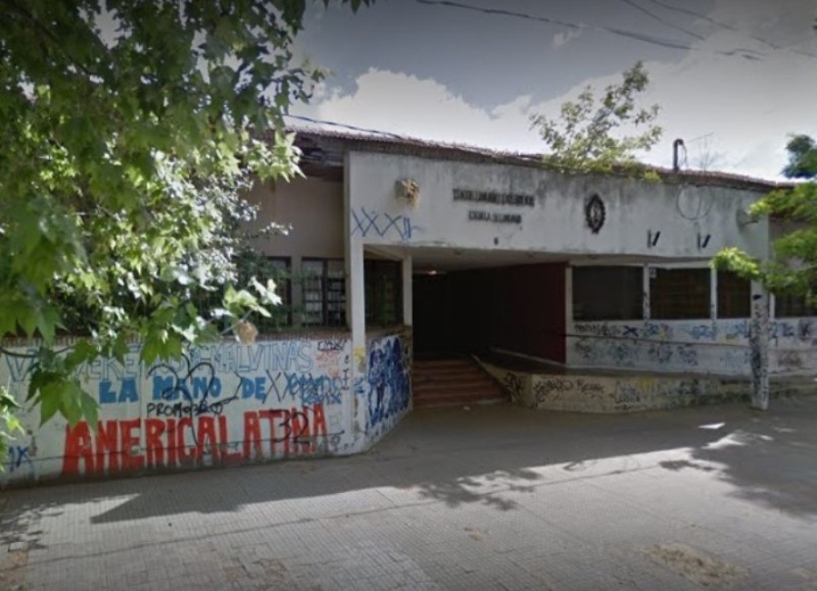 Suspenden las clases en la Escuela N°13 de La Plata por falta de luz y agua