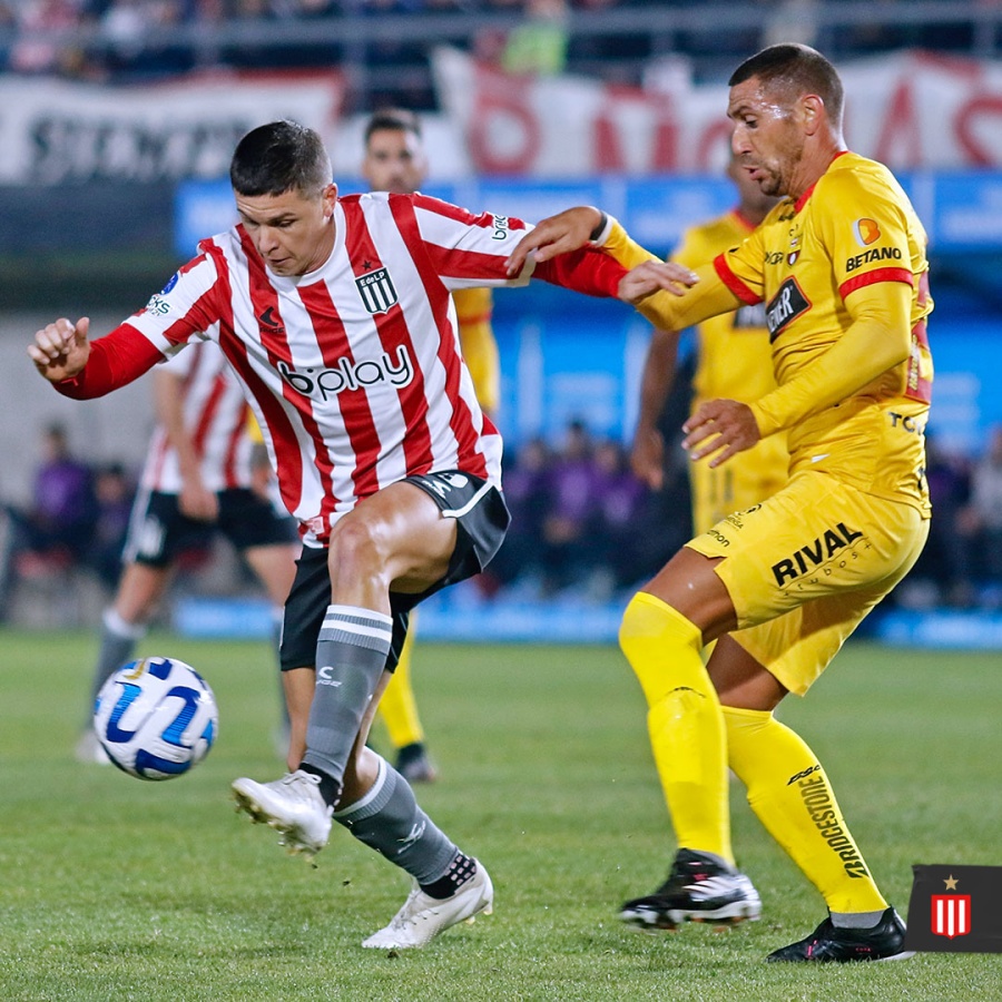 Un festival: Estudiantes aplastó 4-0 a Barcelona y se metió en octavos de la Sudamericana