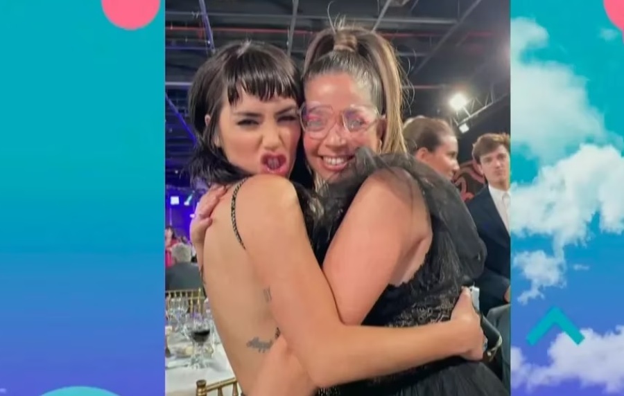 Juariu reveló que Lali Espósito es su gran amor platónico y mostró una foto indiscreta con la cantante: ”Le toqué la…”