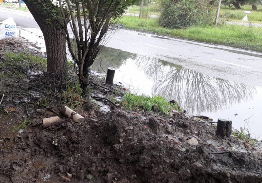 En Barrio Aeropuerto, se quejaron por una gran pérdida de agua