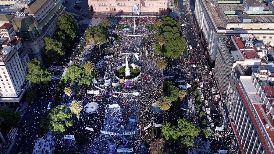Plaza de mayo colmada por el Día de la Lealtad Peronista