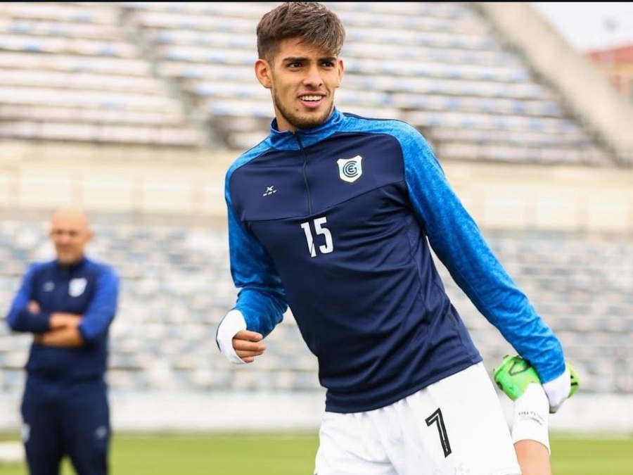 Estudiantes se desprendió de dos futbolistas y le cortó contrato a otro juvenil