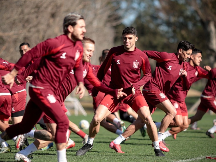 Para Domínguez no es prioridad pero decidió con el corazón y ya dejó en claro que desea seguir en Estudiantes
