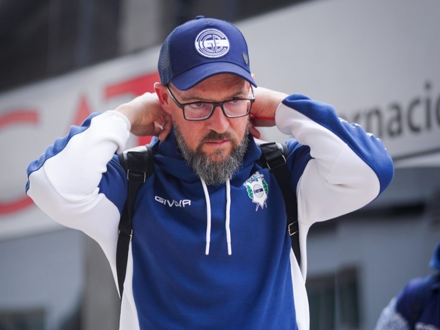 Orfila le borró el slogan de gestión a Cowen