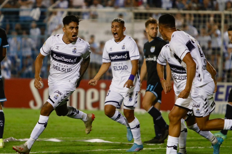 Alerta en Gimnasia: “Pipo” pierde a dos futbolistas y deberá rearmar el equipo