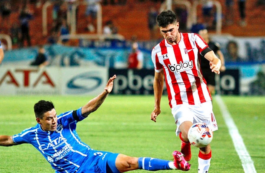 Estudiantes mostró solidez en Mendoza y derrotó 3 a 1 a Godoy Cruz