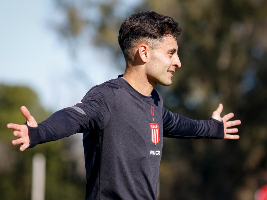 Domínguez habló del regreso de Javier Altamirano: ¿Qué le falta para volver a jugar?