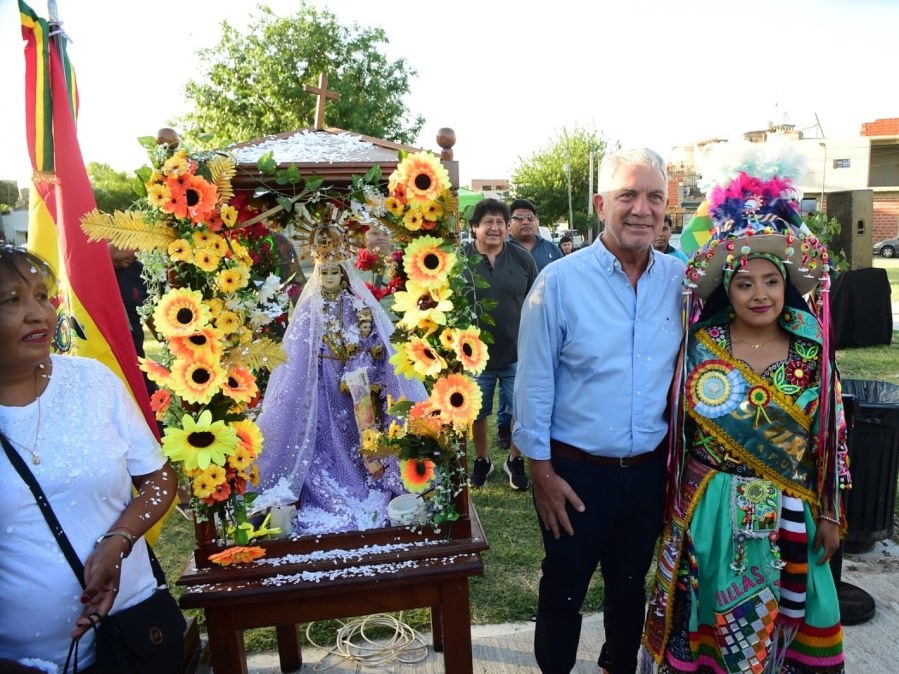 Tolosa: Alak reinauguró la Plaza Nuestra Señora de Copacabana