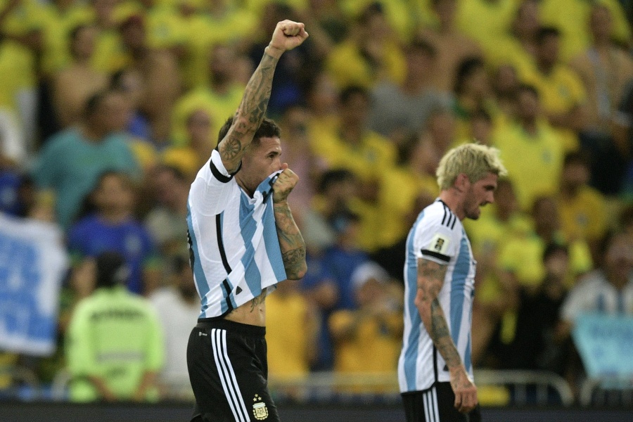 Histórico: con un golazo de cabeza de Otamendi, Argentina superó a Brasil y le quitó el invicto de local en un clima caliente