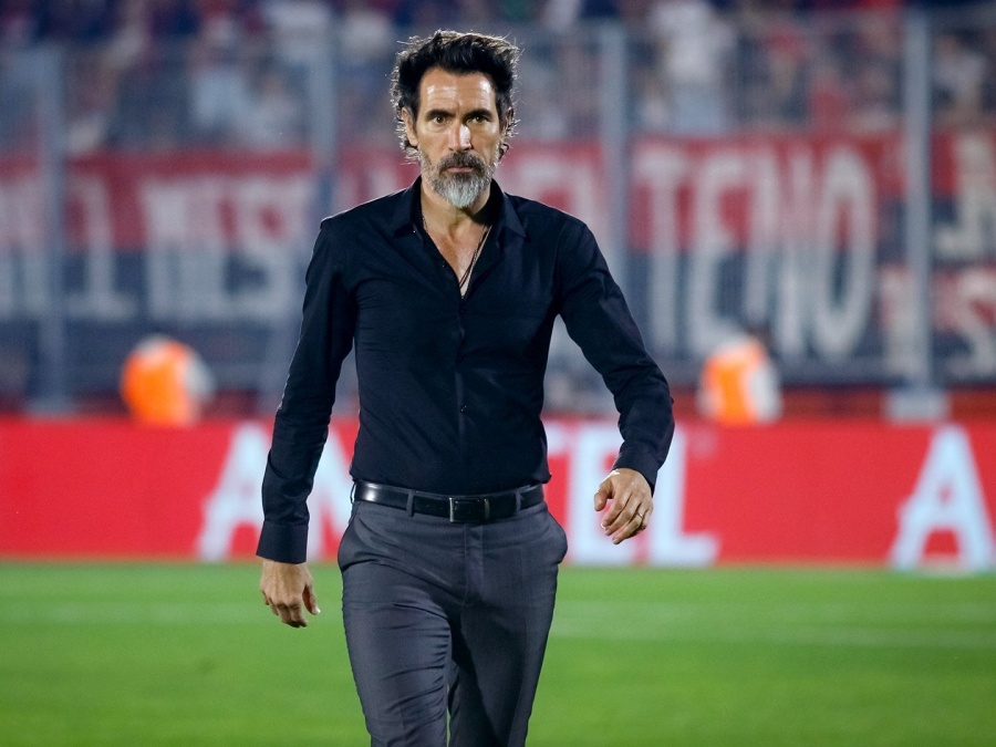 Eduardo Domínguez: ”Da gusto tener a estos jugadores y no le tenemos que dar de comer a nadie como grupo”