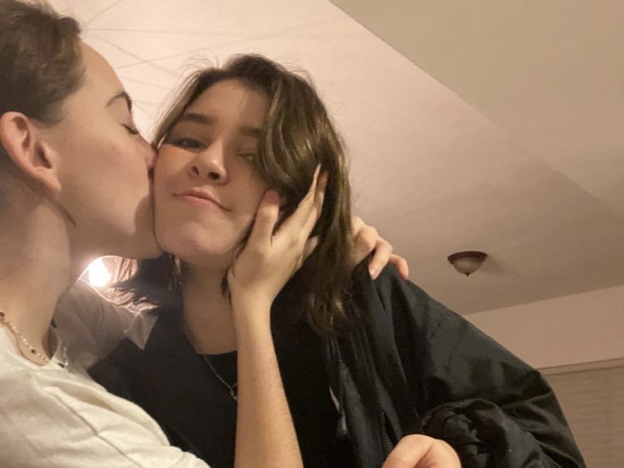 Le regaló a su novia una torta que decía que tiene “la mejor... de todas”