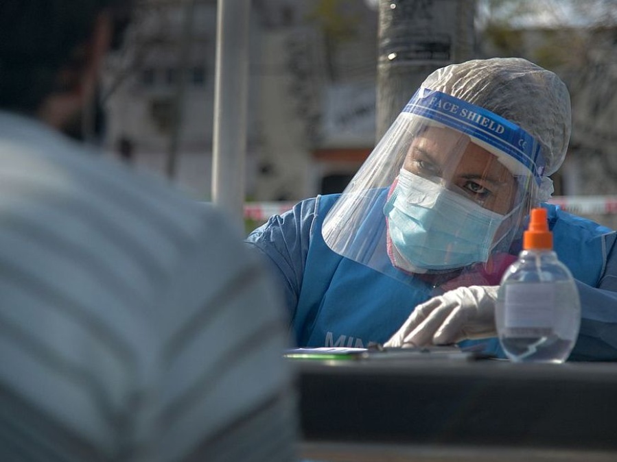 912 nuevos contagios en La Plata: Casi 15 mil casos todavía están activos