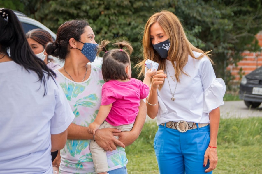 Tolosa Paz participó en una jornada de vacunación de calendario en Arturo Seguí: ”Estamos donde hay que estar”