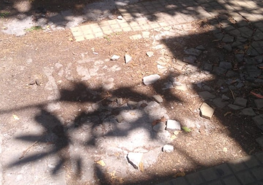 Vecinos del barrio El Mondongo, indignados con el pésimo estado de las veredas