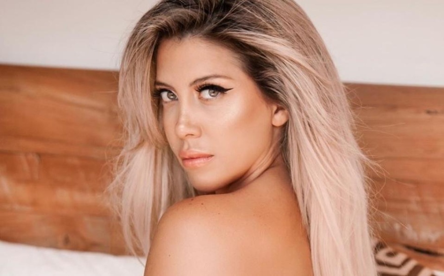 Wanda Nara publicó una foto arriba de un caballo ¡casi al desnudo!