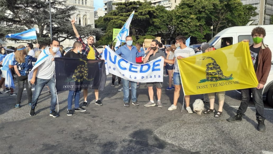 Protesta opositora al gobierno nacional en La Plata
