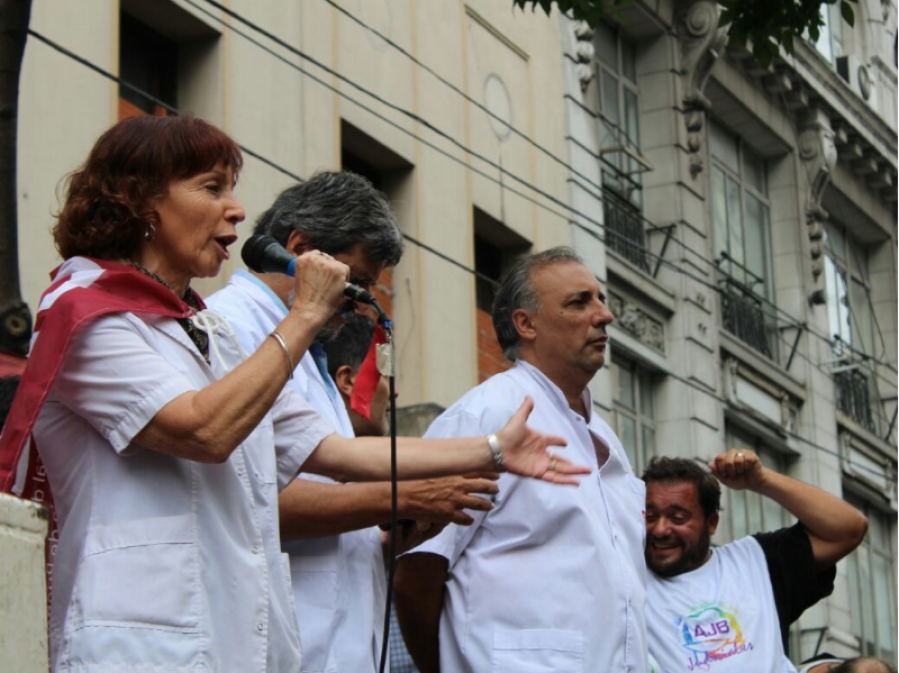 Paro de médicos en La Plata: ”Lo que antes estaba mal, ahora está peor”