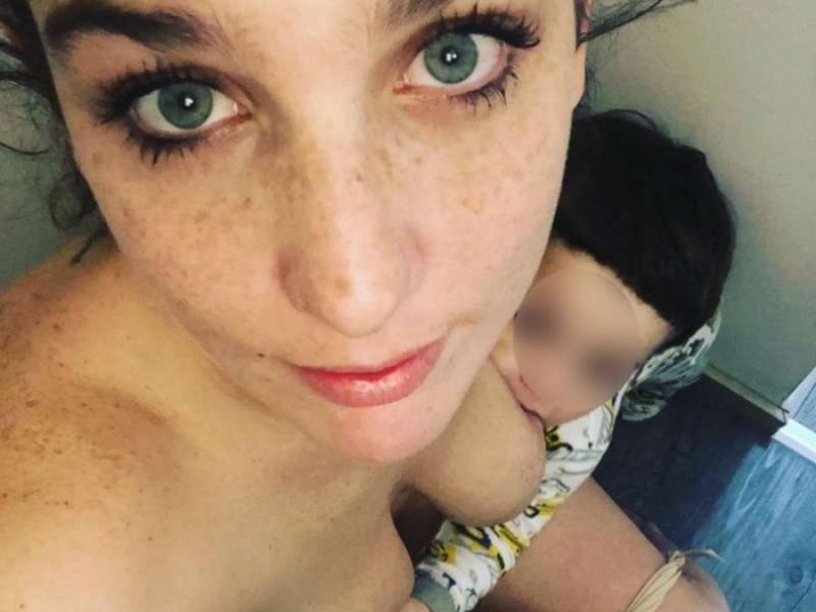 Juana Repetto y su foto amamantando en el baño