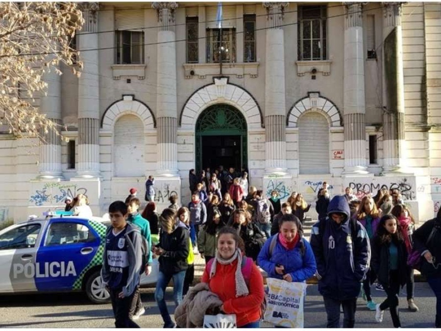 Confirman que continuará el protocolo de evacuación ante amenaza de bombas