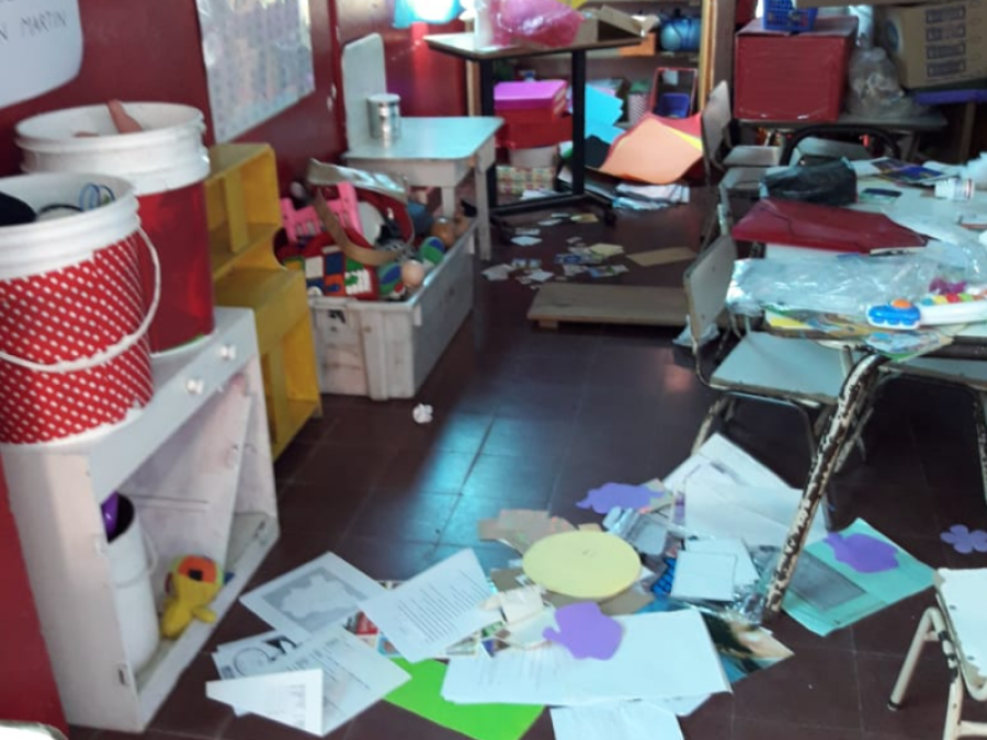 Hallaron material fecal, sangre y destrozos en una escuela de Melchor Romero