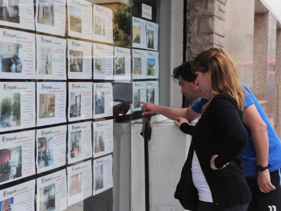 Un inquilino gasta el 70% de sus ingresos en el alquiler, las expensas y los servicios