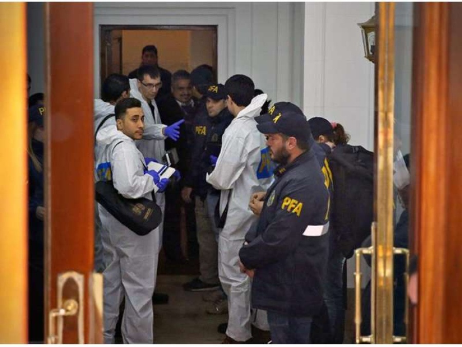 Encontraron un vestidor con puerta blindada en el departamento de Cristina en Recoleta