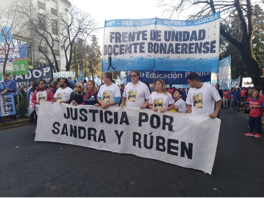 Masiva marcha en La Plata en medio del segundo día de paro docente