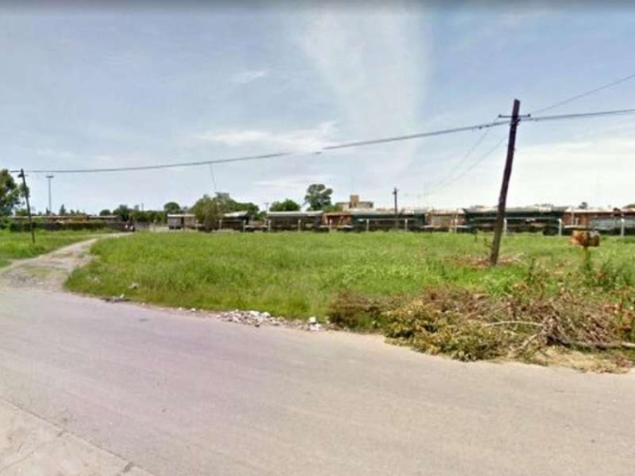 Iba por las vías con los auriculares puestos y lo arrolló un tren