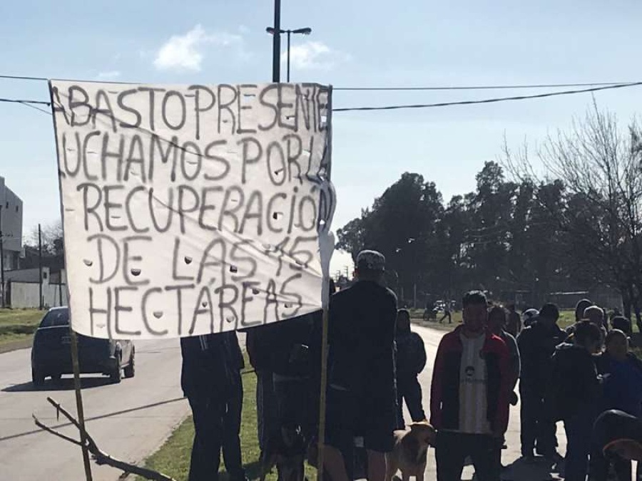 Tensión en Abasto por el desalojo de 300 familias en lotes expropiados
