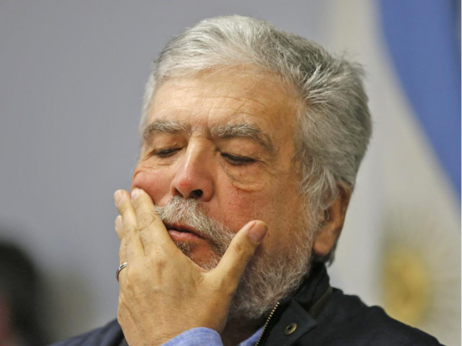 Denunciaron que De Vido sacó tres cajas fuertes de su departamento antes de un allanamiento