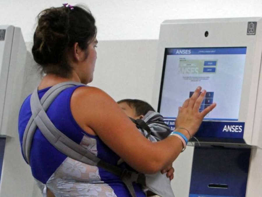 Se oficializó el pago del bono de septiembre en la AUH