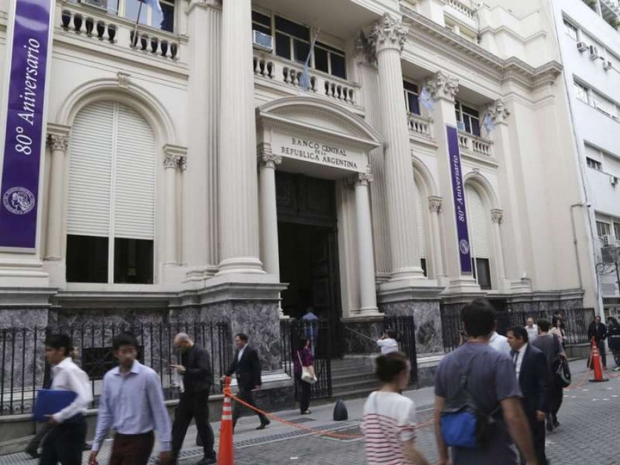 El Banco Central salió a vender dólares para evitar una nueva escalada