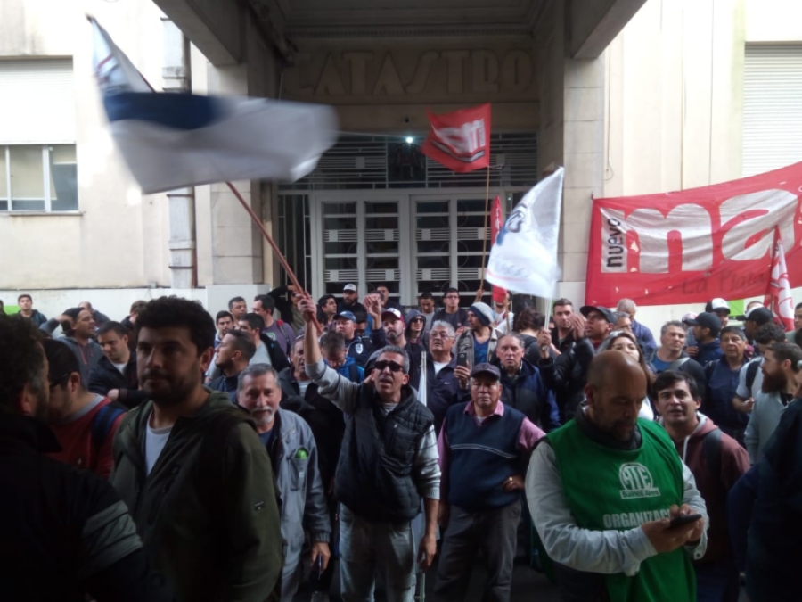Tensión y toma por el Astillero Río Santiago: ”Nos están ninguneando”