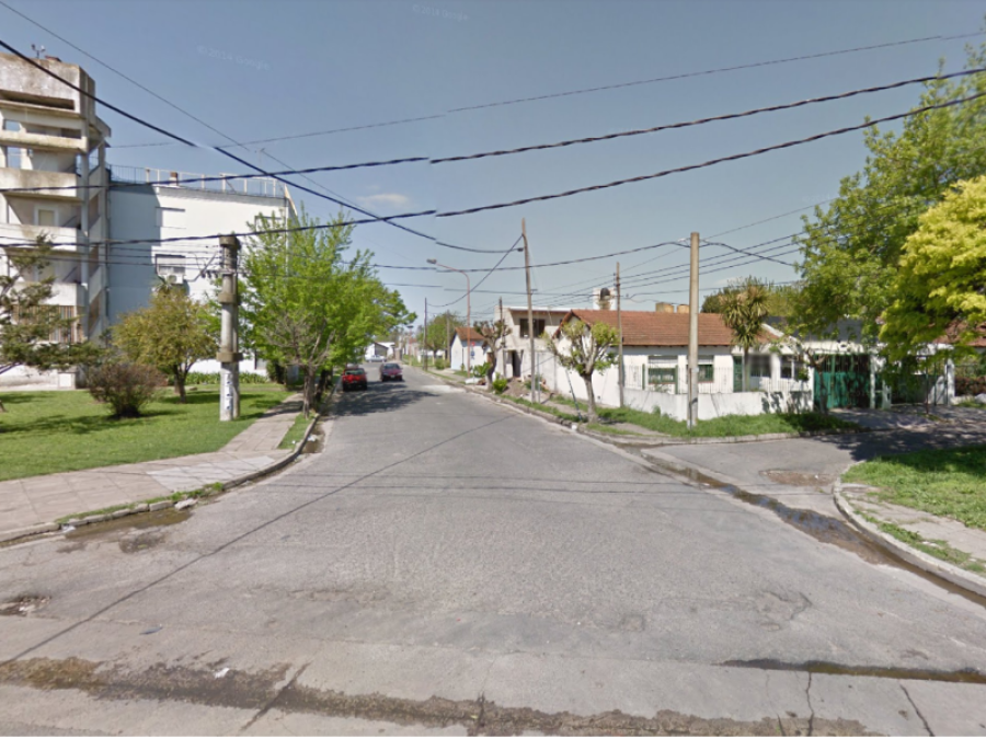 Iba en bicicleta y lo atacaron con un tiro en 12 y 82