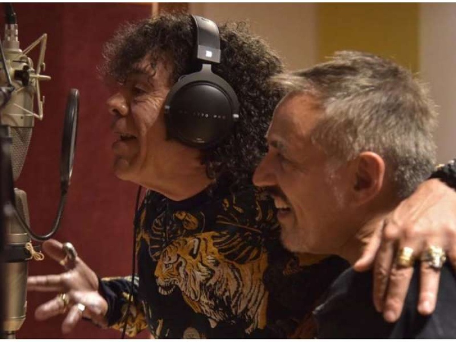 Reapareció la Mona Jiménez tras su neumonía