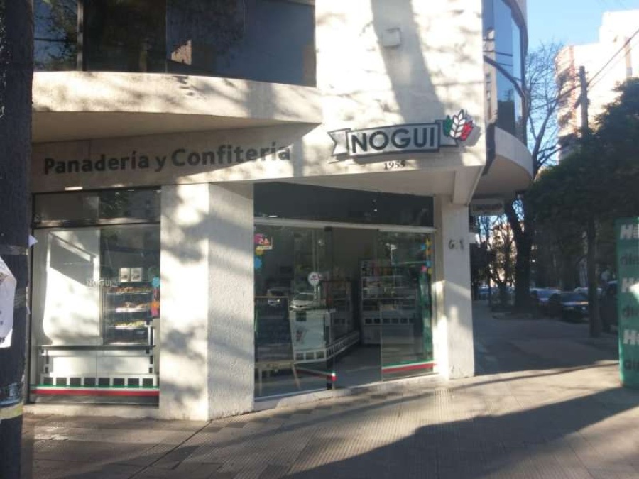 Forzaron la cerradura y se llevaron dos televisores de una panadería de Plaza Paso